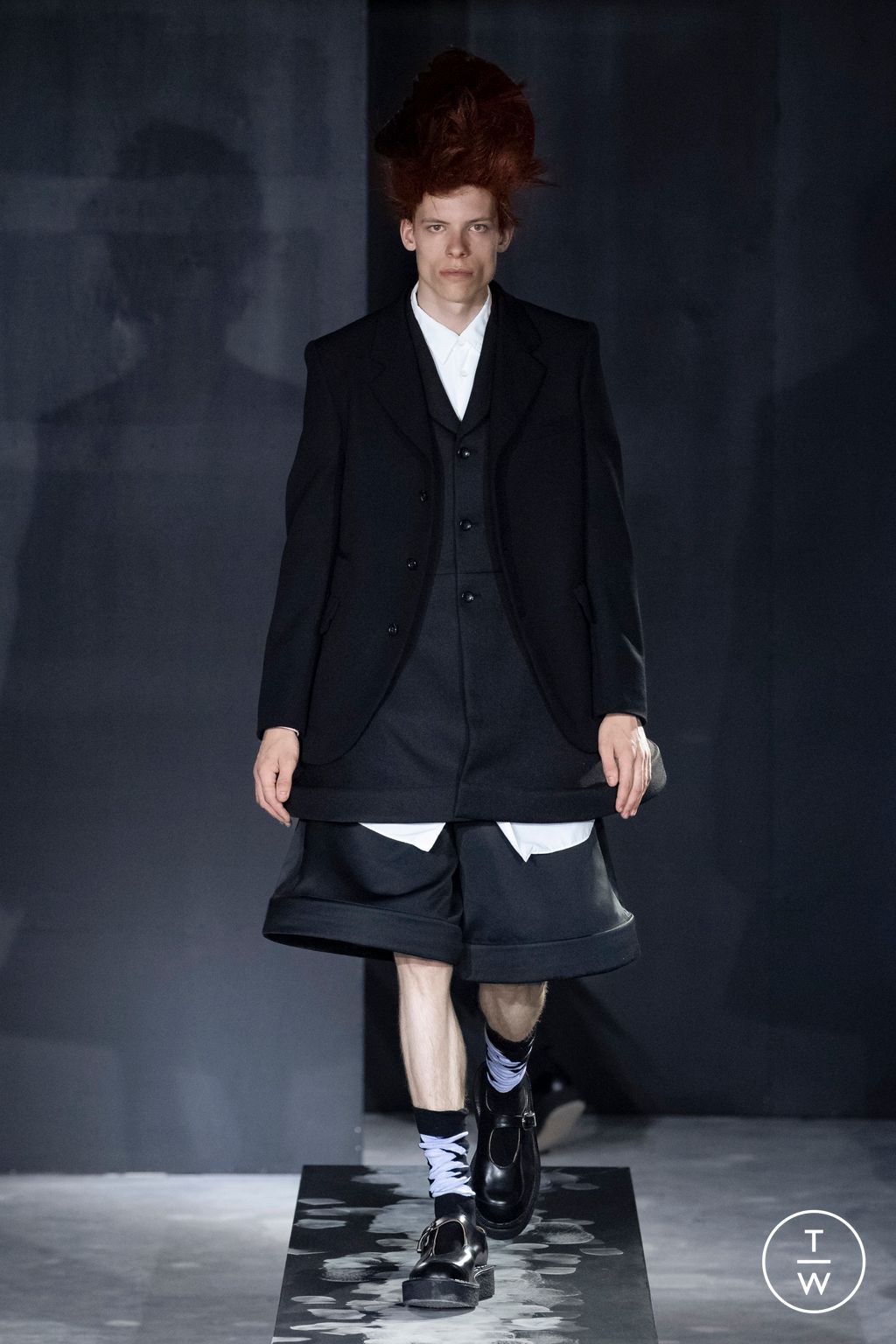 Fashion Week Paris Spring/Summer 2023 look 33 from the Comme des Garçons Homme Plus collection 男装