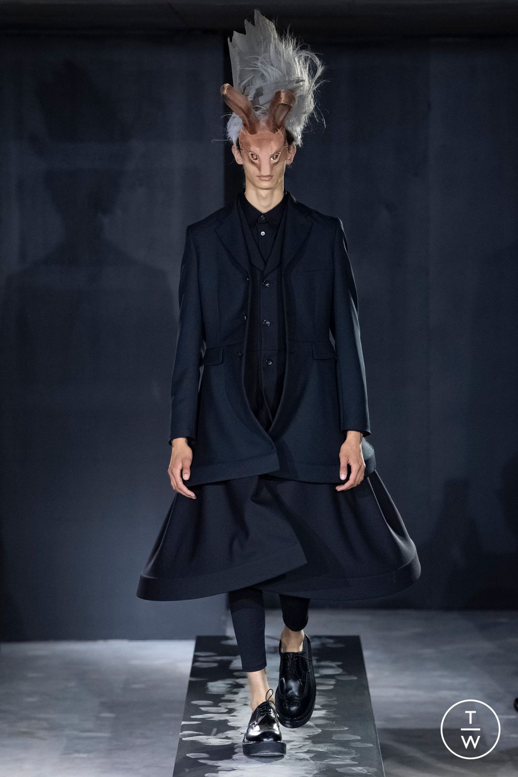Fashion Week Paris Spring/Summer 2023 look 34 from the Comme des Garçons Homme Plus collection menswear