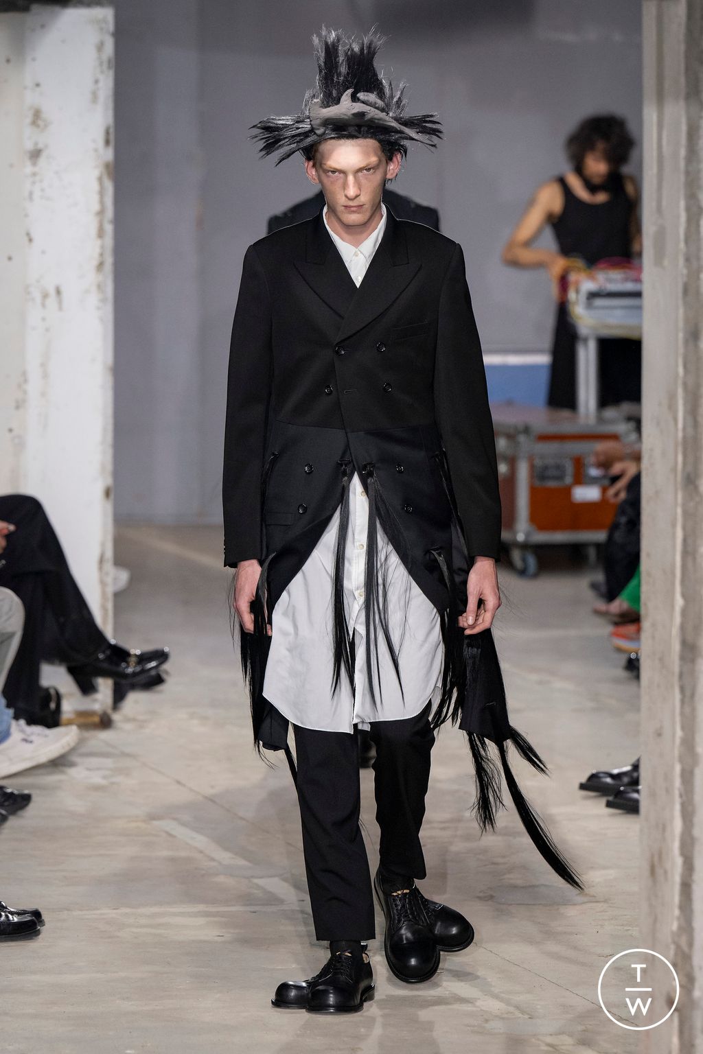 Fashion Week Paris Spring/Summer 2024 look 6 from the Comme des Garçons Homme Plus collection menswear