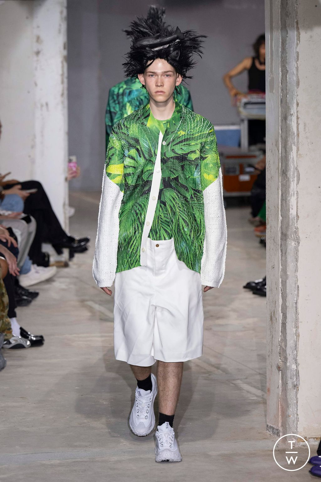 Fashion Week Paris Spring/Summer 2024 look 10 from the Comme des Garçons Homme Plus collection menswear