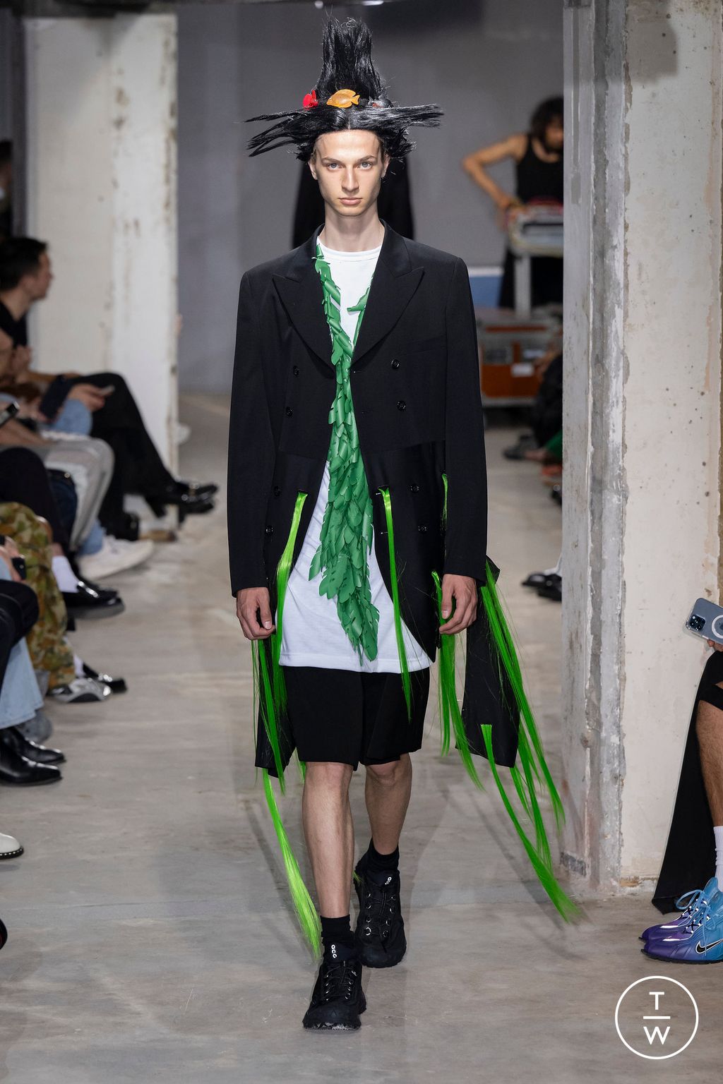 Fashion Week Paris Spring/Summer 2024 look 15 from the Comme des Garçons Homme Plus collection menswear