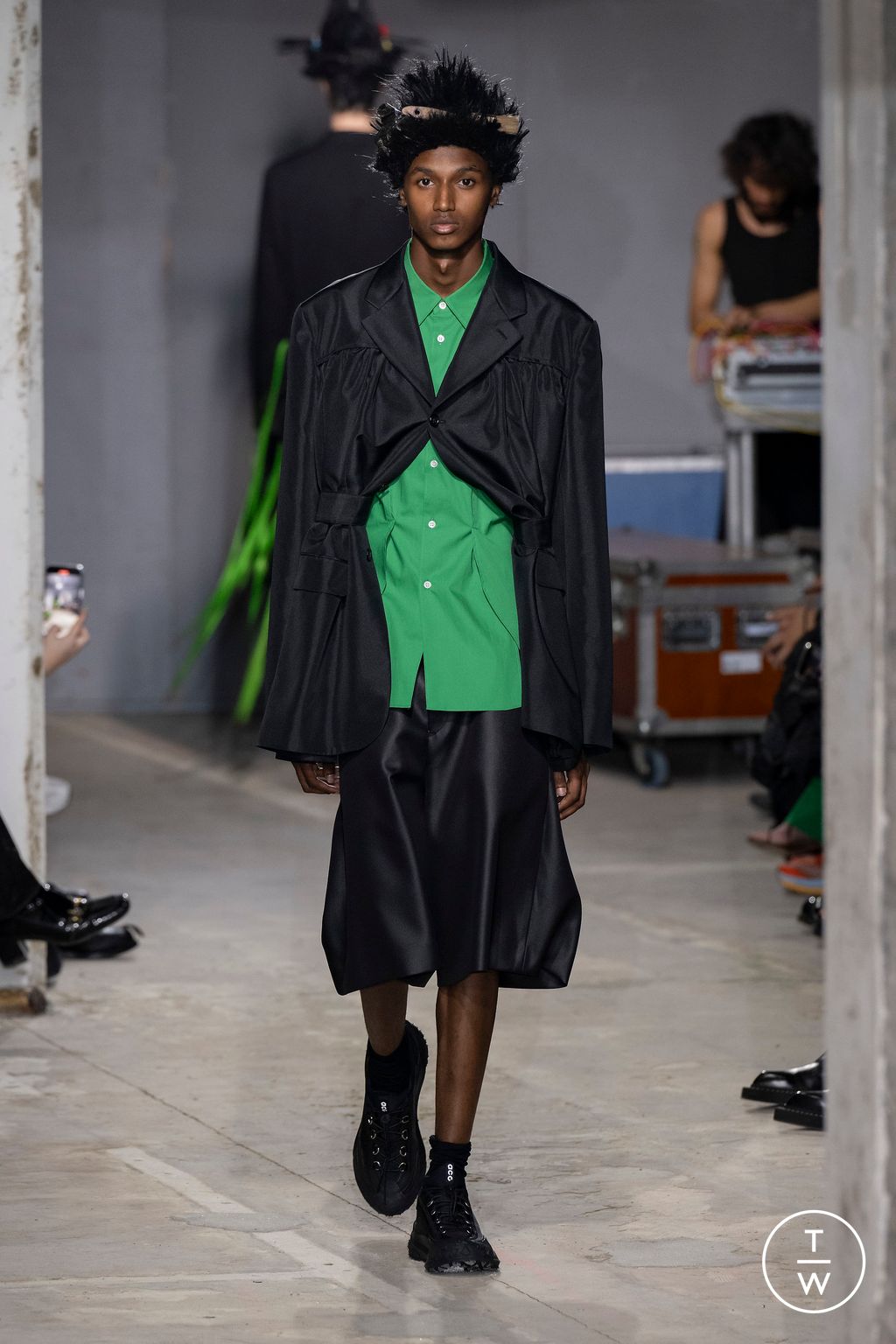Fashion Week Paris Spring/Summer 2024 look 16 from the Comme des Garçons Homme Plus collection 男装