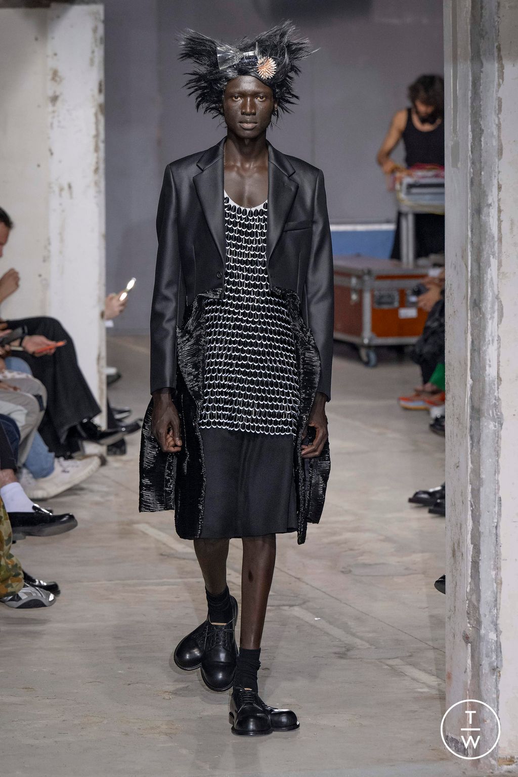 Fashion Week Paris Spring/Summer 2024 look 26 from the Comme des Garçons Homme Plus collection menswear
