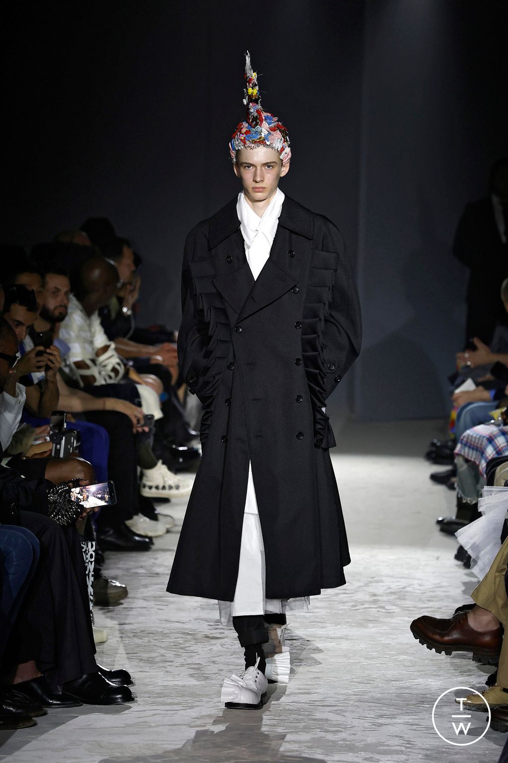 Fashion Week Paris Spring-Summer 2025 look 1 from the Comme des Garçons Homme Plus collection menswear
