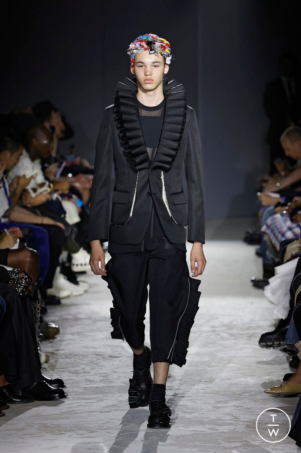 Fashion Week Paris Spring-Summer 2025 look 5 from the Comme des Garçons Homme Plus collection menswear