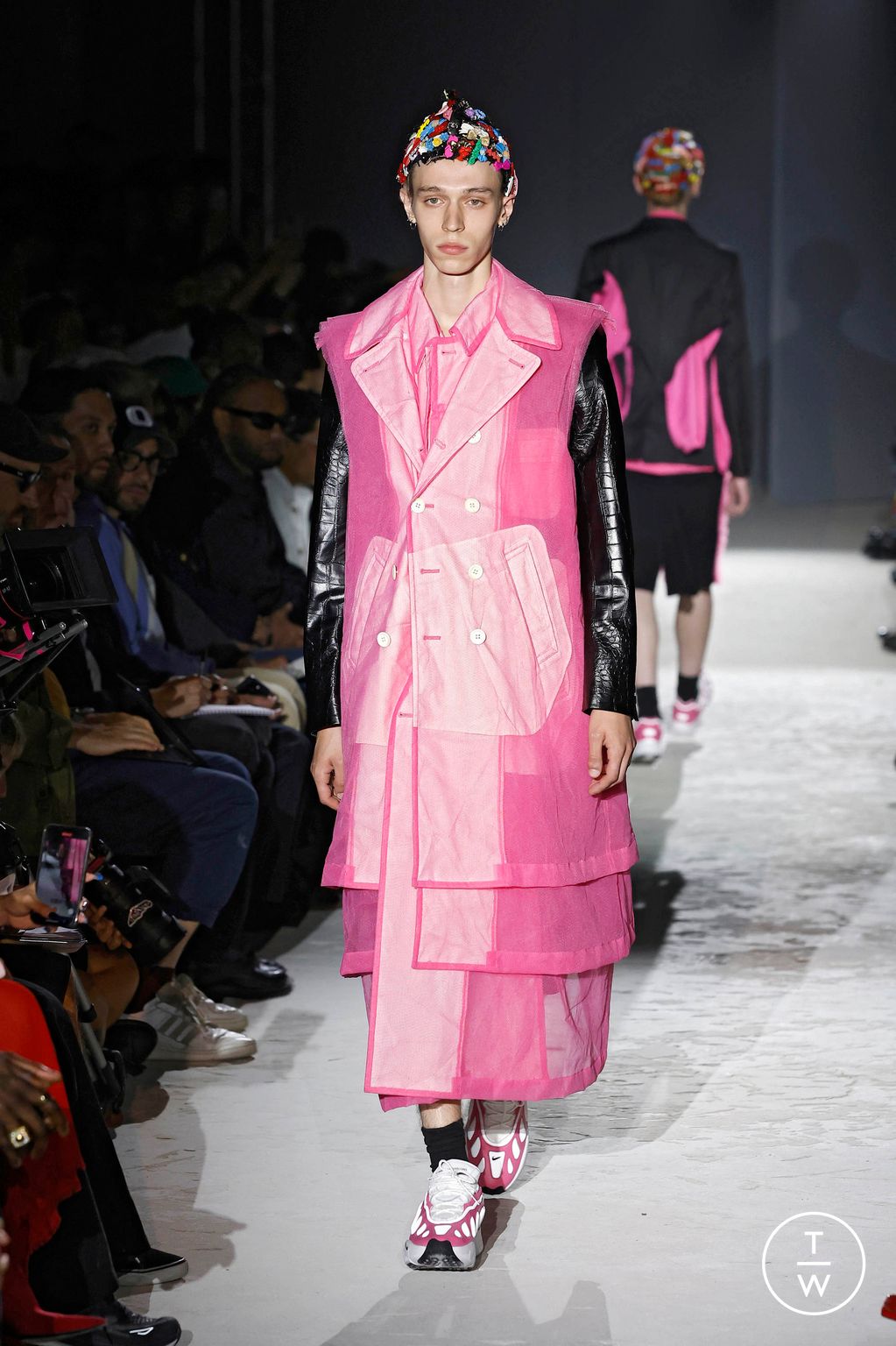 Fashion Week Paris Spring-Summer 2025 look 11 from the Comme des Garçons Homme Plus collection 男装