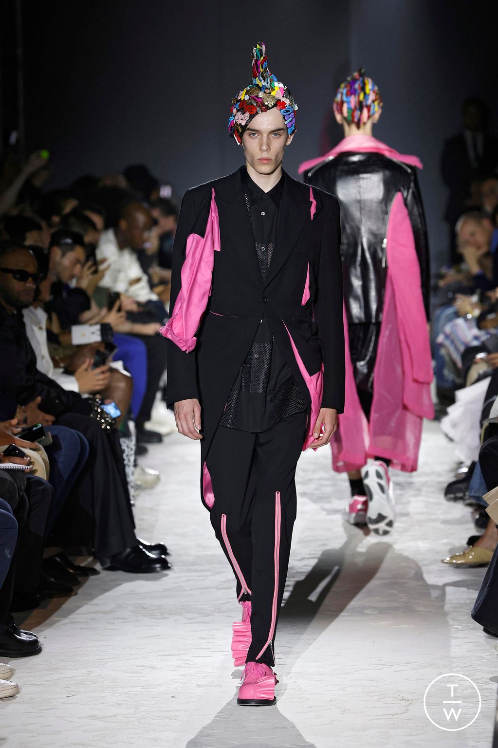 Fashion Week Paris Spring-Summer 2025 look 12 from the Comme des Garçons Homme Plus collection 男装
