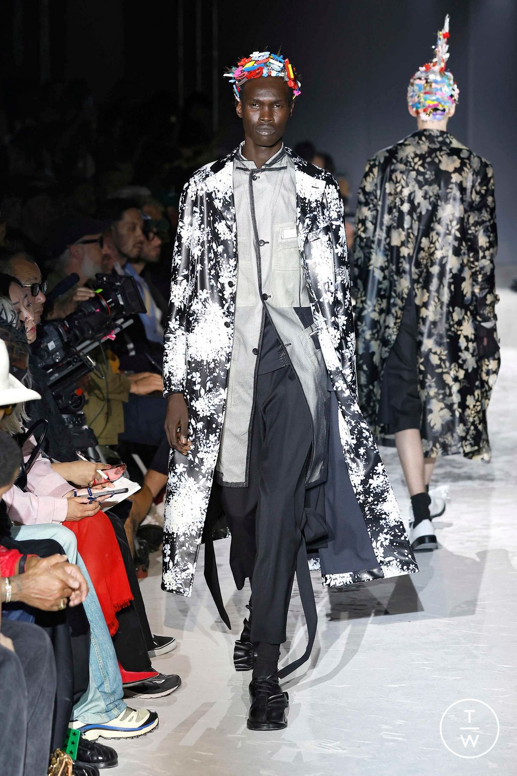 Fashion Week Paris Spring-Summer 2025 look 20 from the Comme des Garçons Homme Plus collection 男装