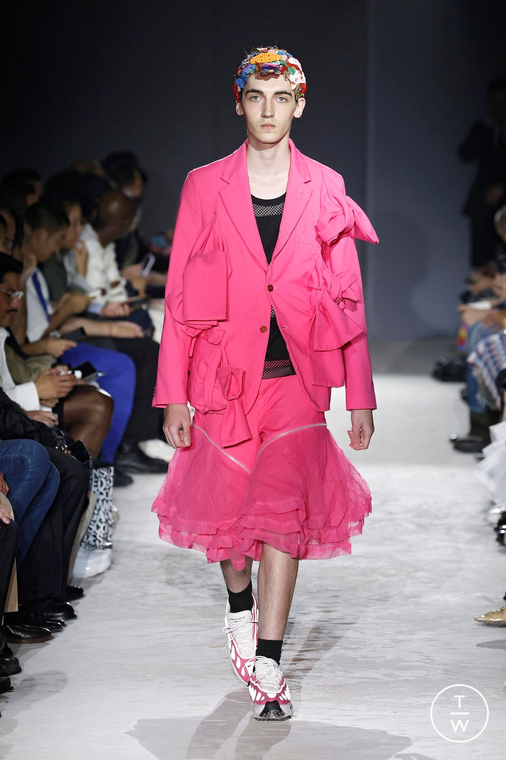 Fashion Week Paris Spring-Summer 2025 look 25 from the Comme des Garçons Homme Plus collection 男装