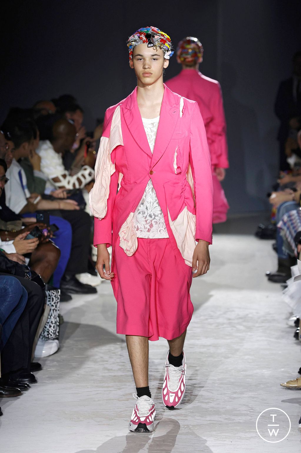 Fashion Week Paris Spring-Summer 2025 look 26 from the Comme des Garçons Homme Plus collection 男装