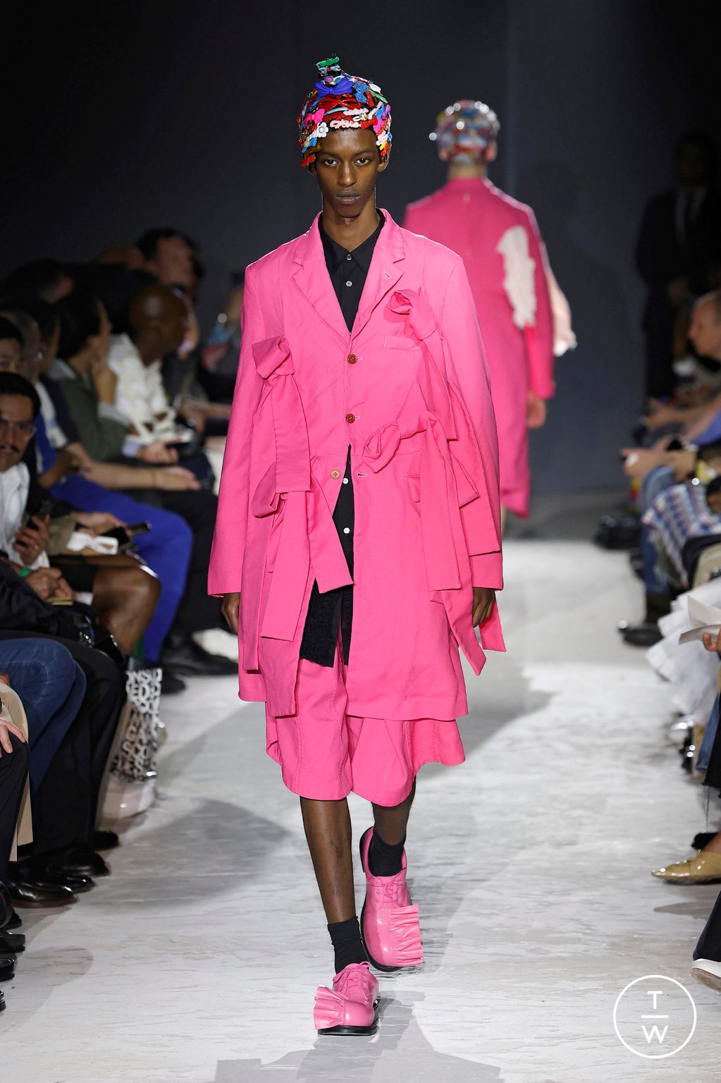 Fashion Week Paris Spring-Summer 2025 look 27 from the Comme des Garçons Homme Plus collection 男装