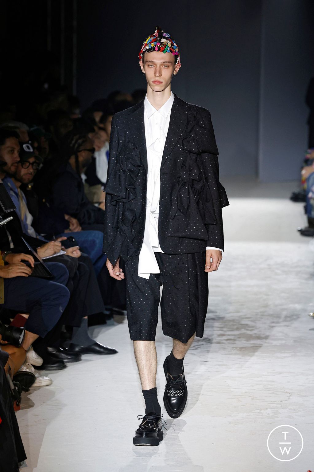 Fashion Week Paris Spring-Summer 2025 look 29 from the Comme des Garçons Homme Plus collection 男装