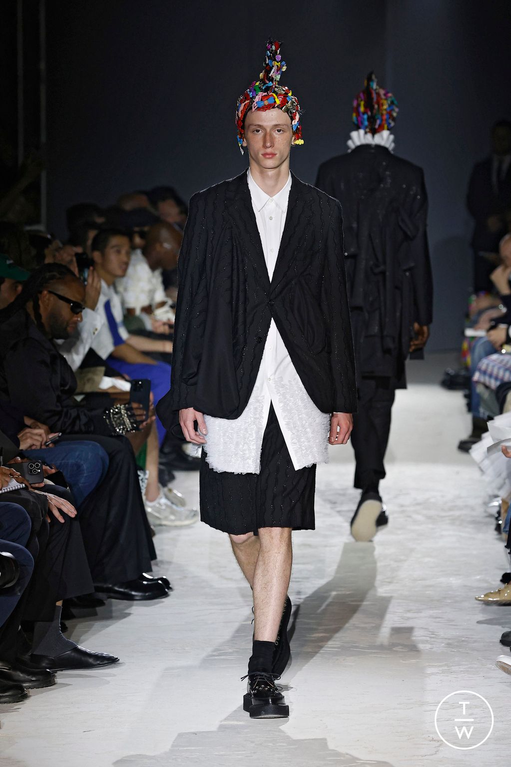 Fashion Week Paris Spring-Summer 2025 look 32 from the Comme des Garçons Homme Plus collection 男装