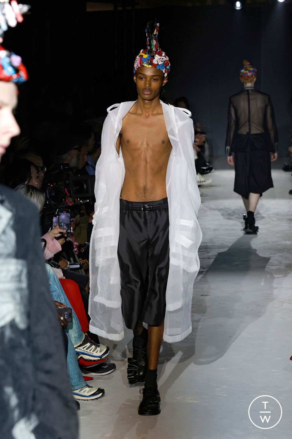 Fashion Week Paris Spring-Summer 2025 look 38 from the Comme des Garçons Homme Plus collection 男装