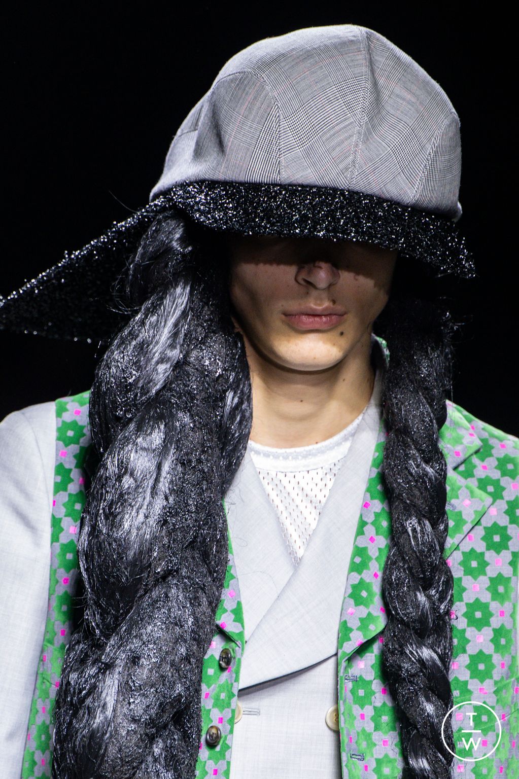 Fashion Week Paris Spring/Summer 2026 look 8 from the Comme des Garçons Homme Plus collection menswear accessories