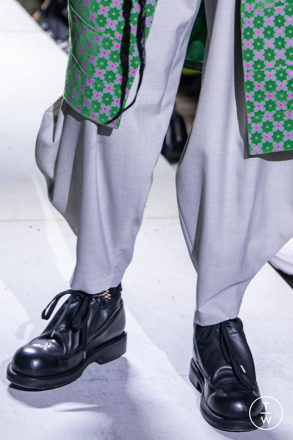 Fashion Week Paris Spring/Summer 2026 look 9 from the Comme des Garçons Homme Plus collection menswear accessories