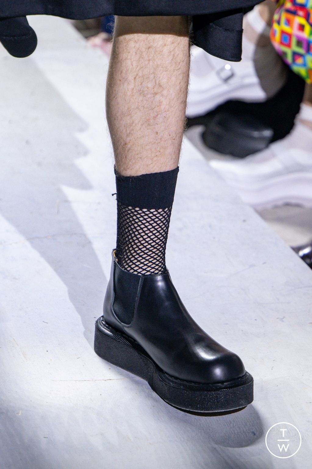 Fashion Week Paris Spring/Summer 2026 look 16 de la collection Comme des Garçons Homme Plus menswear accessories