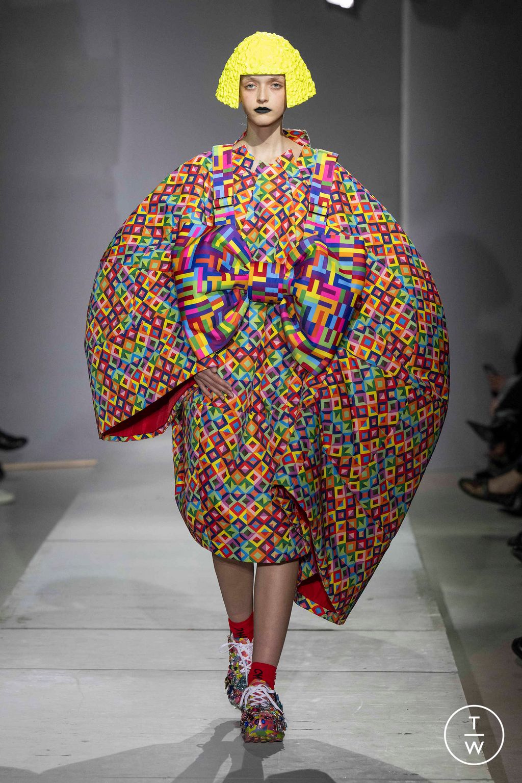 Fashion Week Paris Spring/Summer 2024 look 5 de la collection Comme des Garçons womenswear