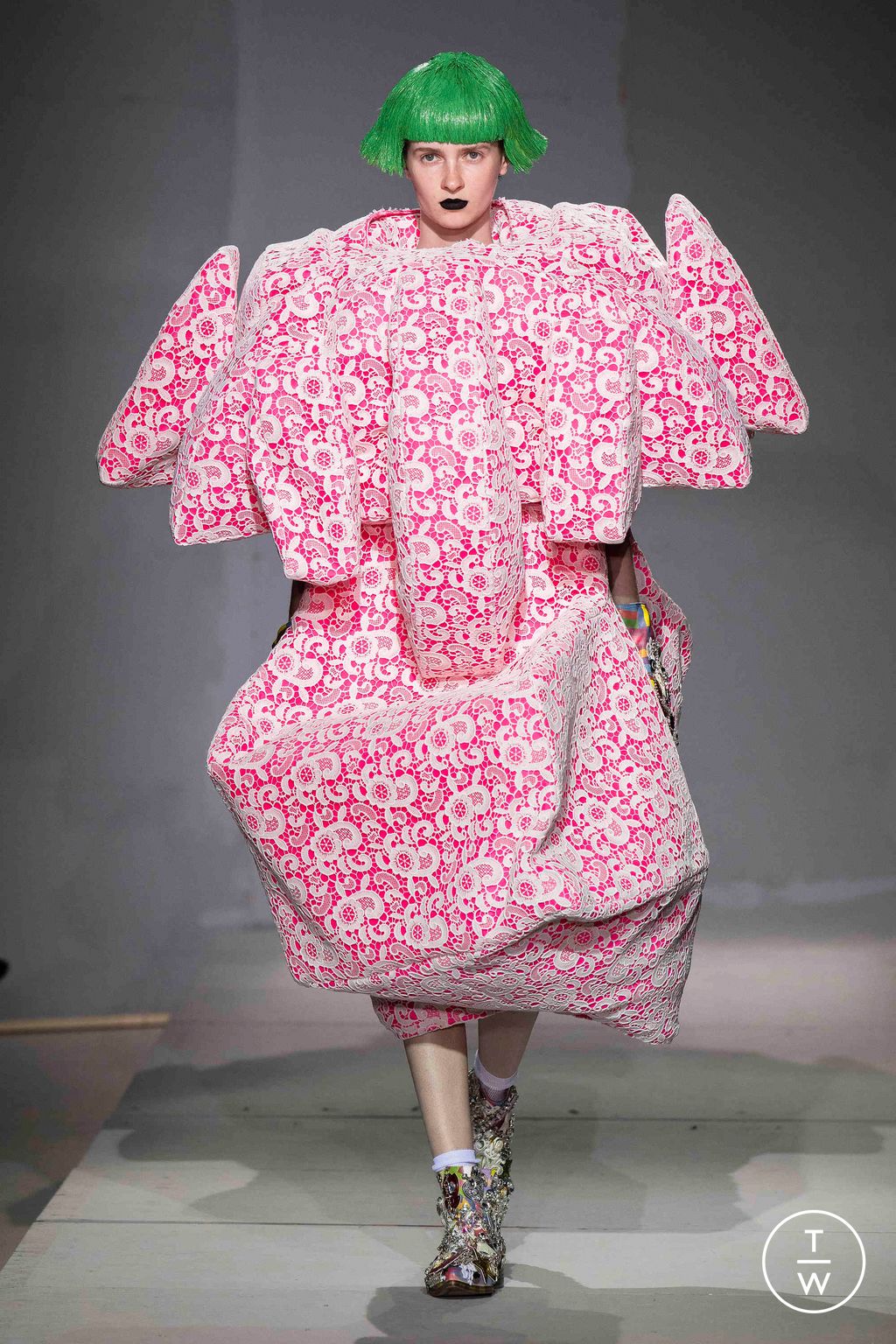 Fashion Week Paris Spring/Summer 2024 look 11 de la collection Comme des Garçons womenswear