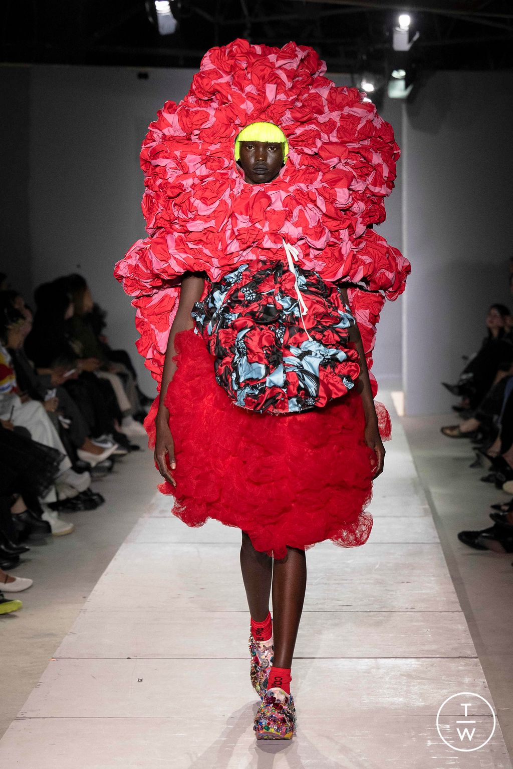 Fashion Week Paris Spring/Summer 2024 look 19 from the Comme des Garçons collection womenswear
