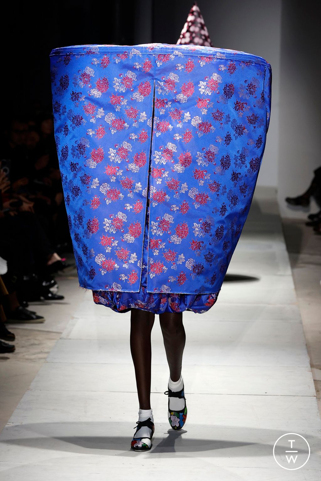 Fashion Week Paris Spring/Summer 2025 look 9 from the Comme des Garçons collection 女装
