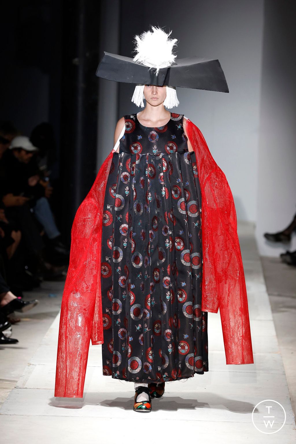 Fashion Week Paris Spring/Summer 2025 look 10 from the Comme des Garçons collection womenswear