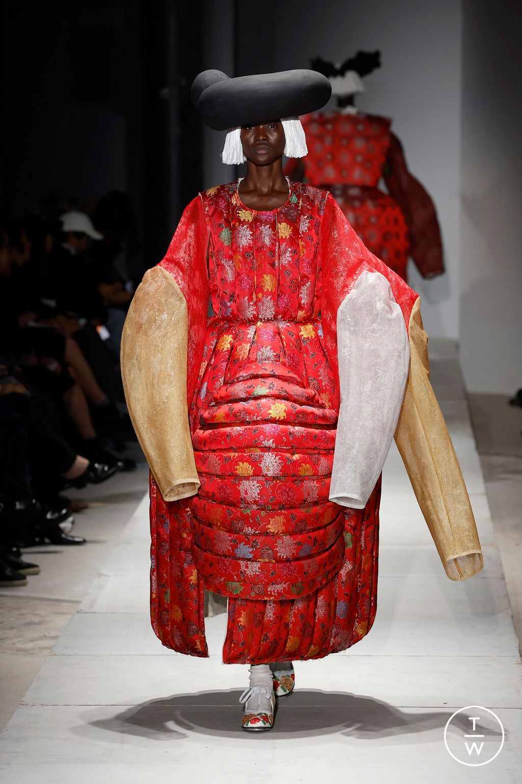 Fashion Week Paris Spring/Summer 2025 look 12 de la collection Comme des Garçons womenswear