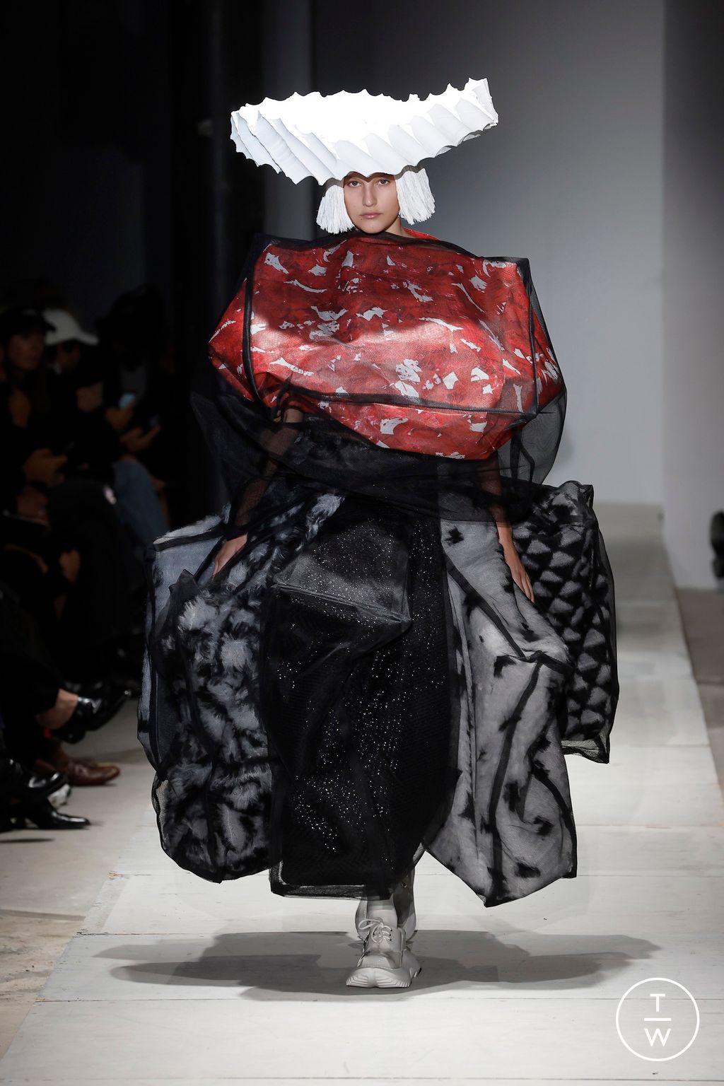 Fashion Week Paris Spring-Summer 2025 look 13 de la collection Comme des Garçons womenswear