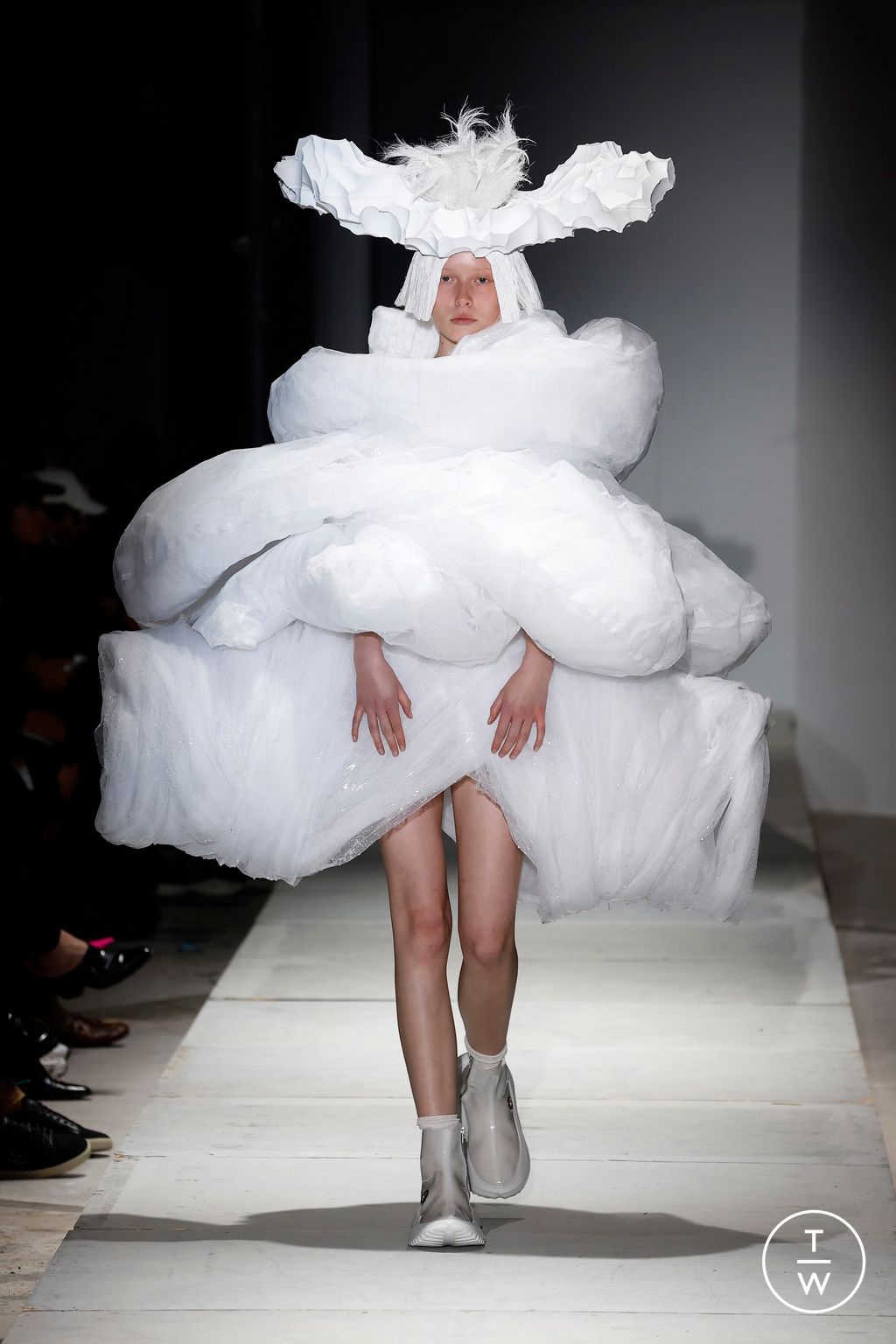 Fashion Week Paris Spring-Summer 2025 look 21 from the Comme des Garçons collection womenswear