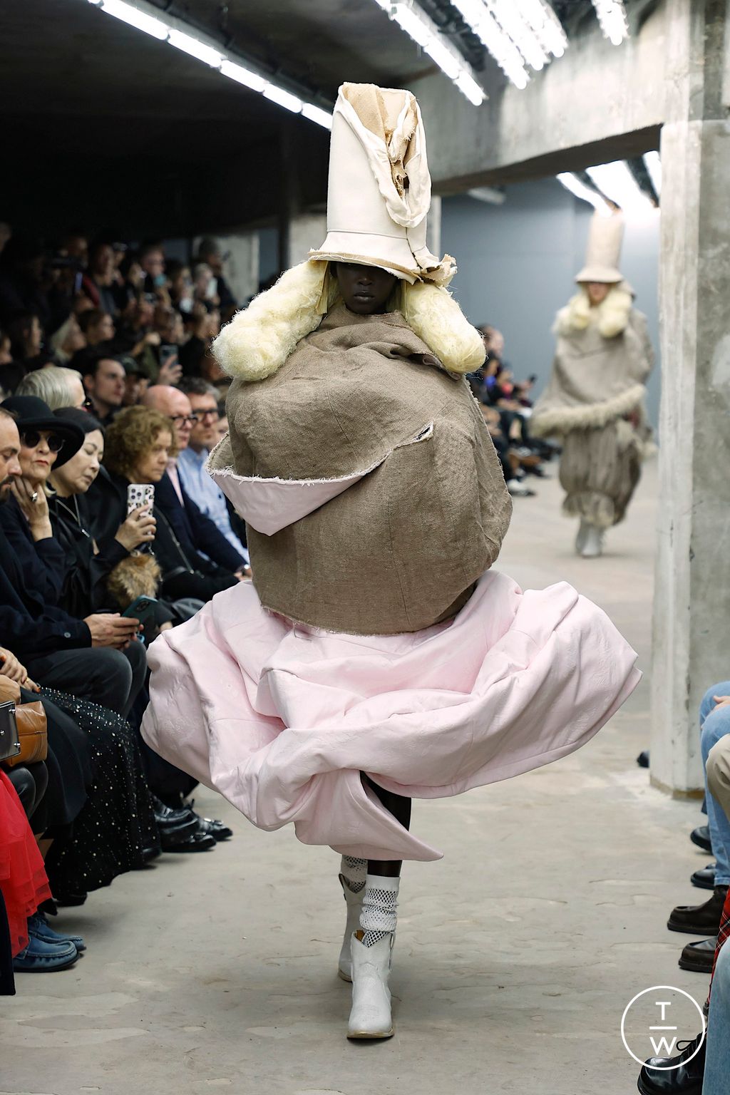Fashion Week Paris Spring/Summer 2026 look 11 from the Comme des Garçons collection womenswear