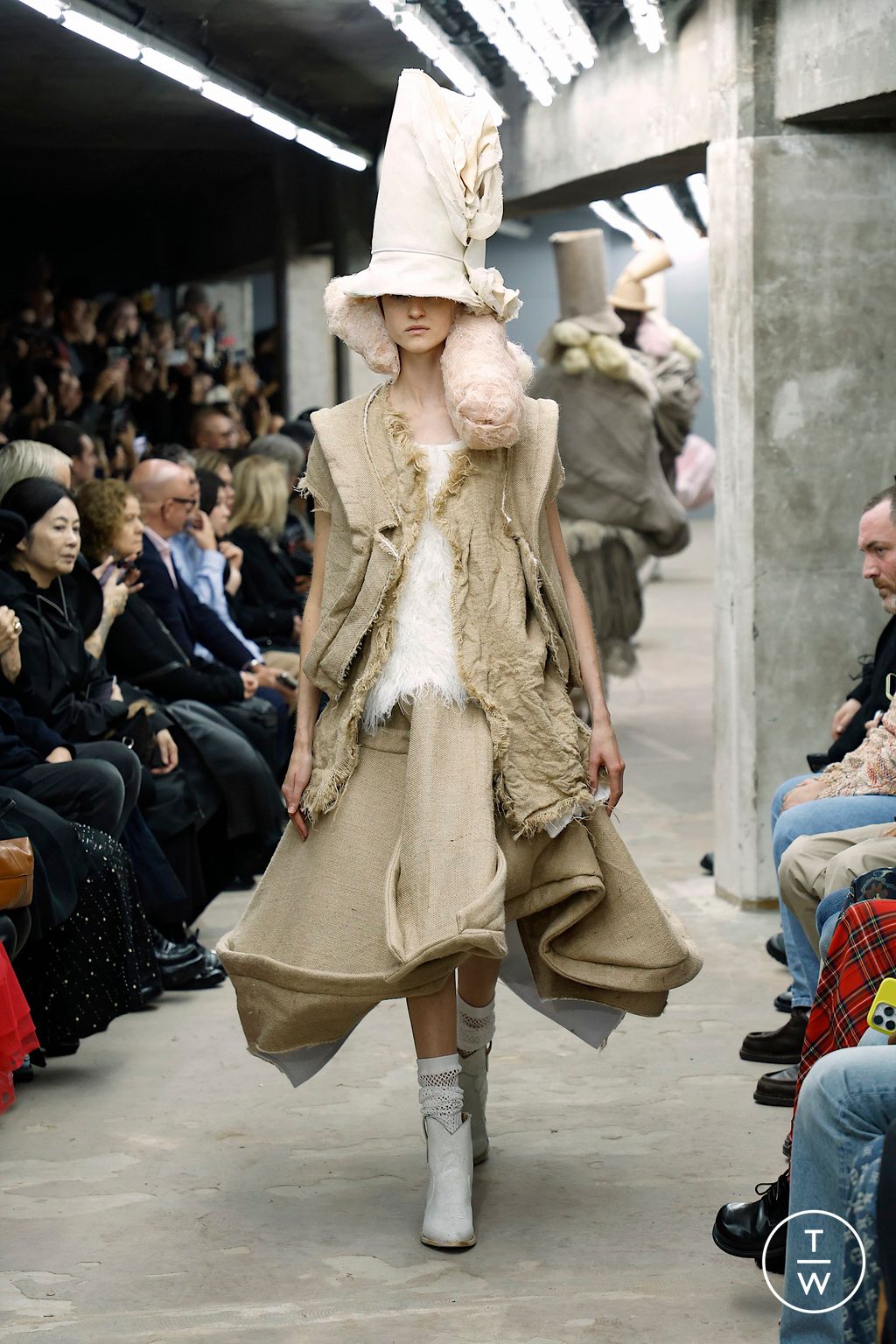 Fashion Week Paris Spring/Summer 2026 look 13 from the Comme des Garçons collection womenswear