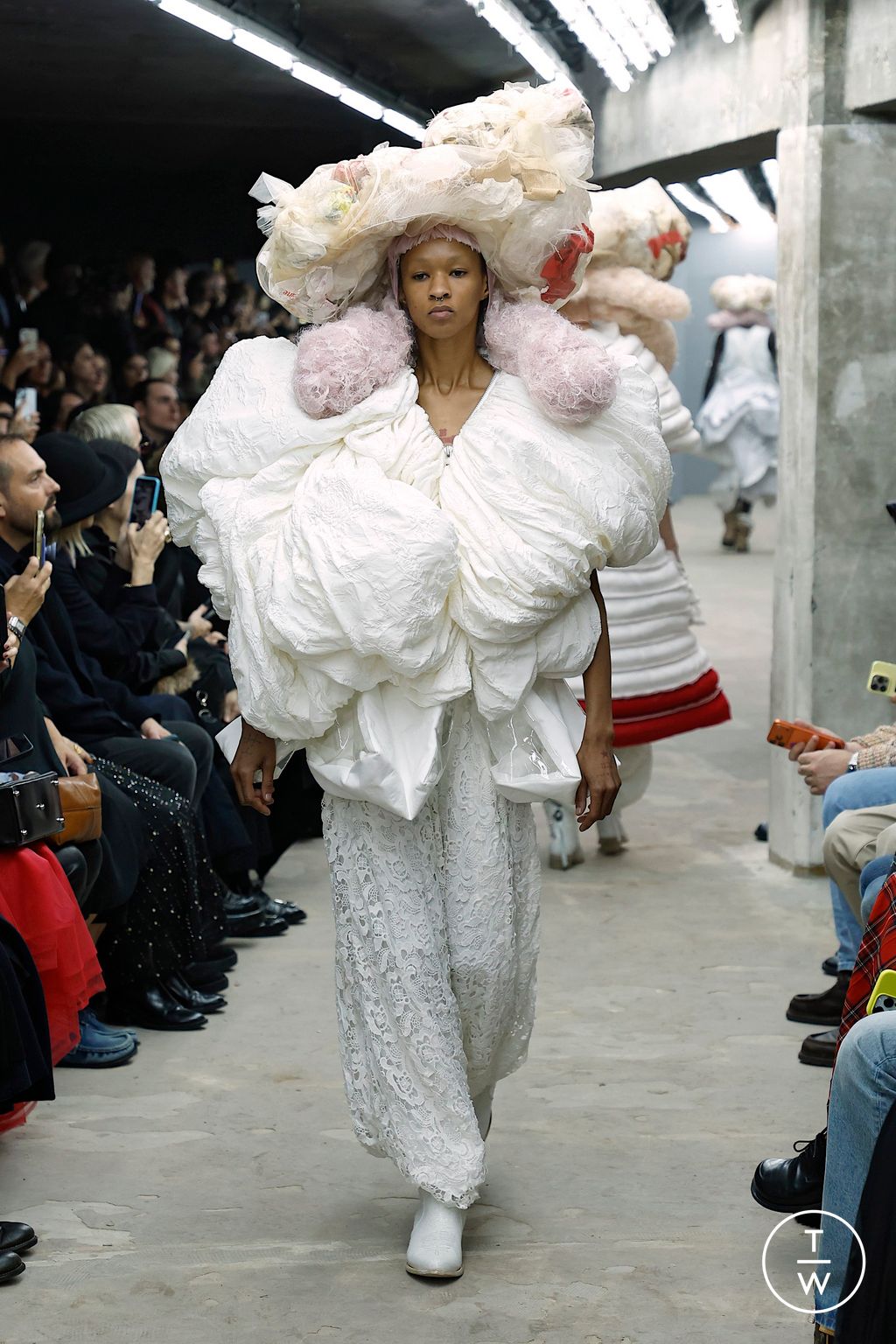 Fashion Week Paris Spring/Summer 2026 look 21 from the Comme des Garçons collection womenswear