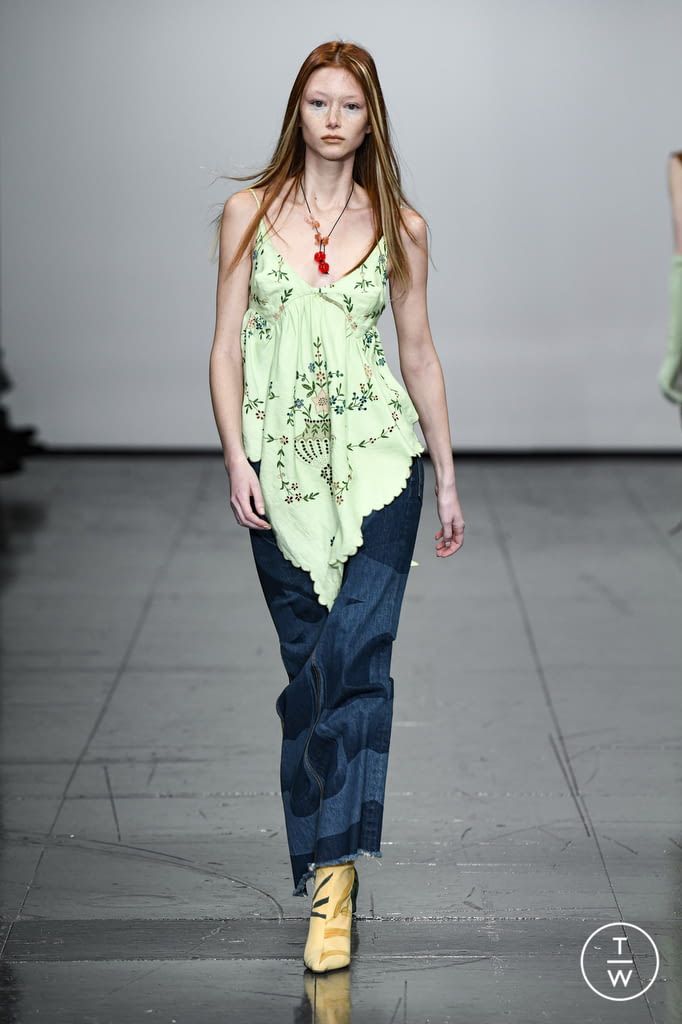 Fashion Week London Fall/Winter 2022 look 13 de la collection Conner Ives womenswear