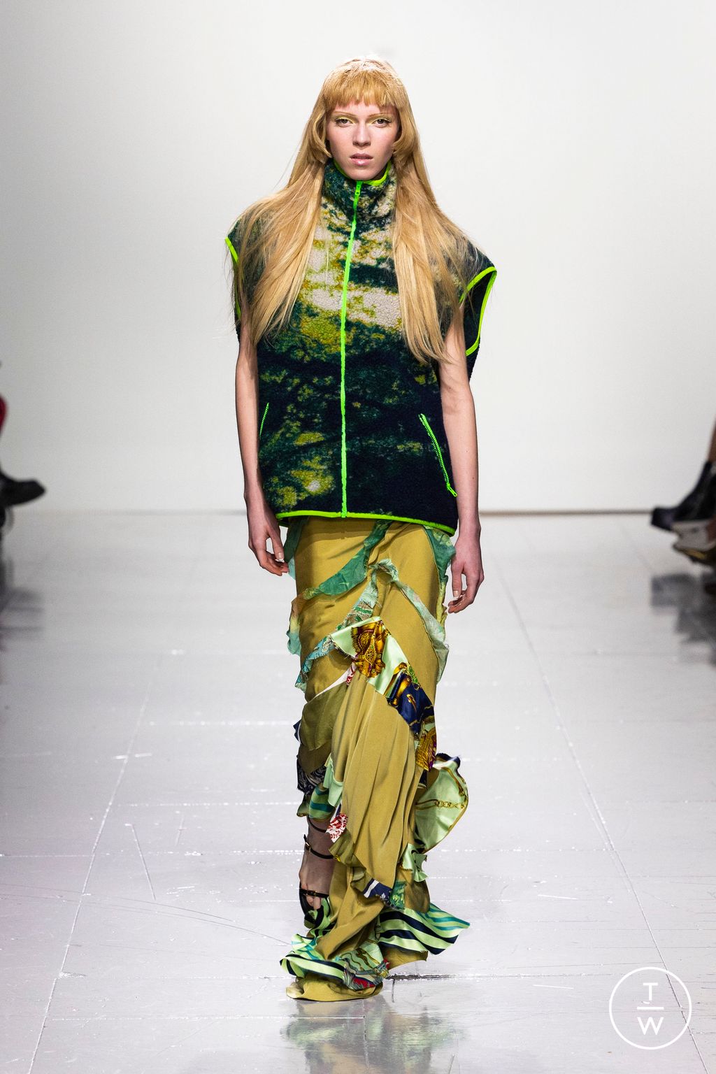 Fashion Week London Fall/Winter 2023 look 4 de la collection Conner Ives womenswear