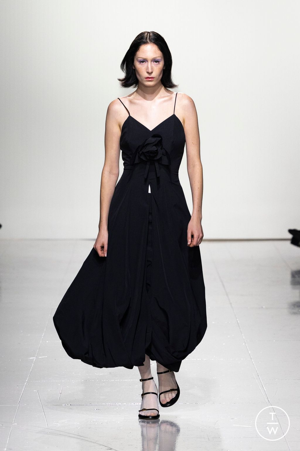 Fashion Week London Fall/Winter 2023 look 19 de la collection Conner Ives womenswear