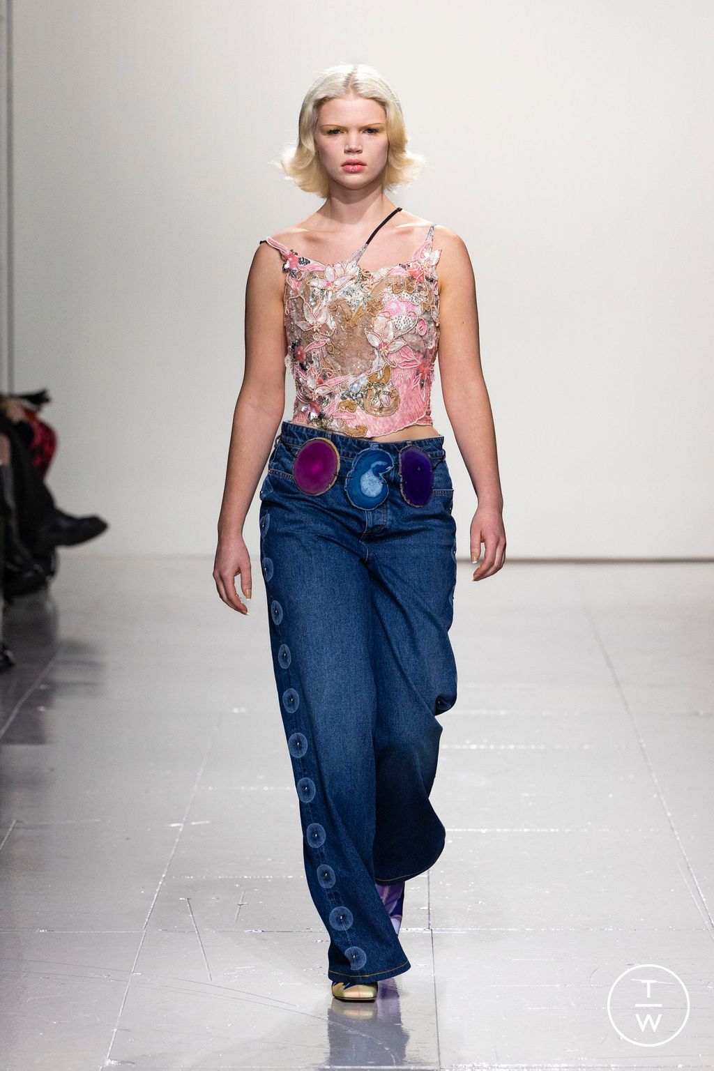 Fashion Week London Fall/Winter 2023 look 25 de la collection Conner Ives womenswear