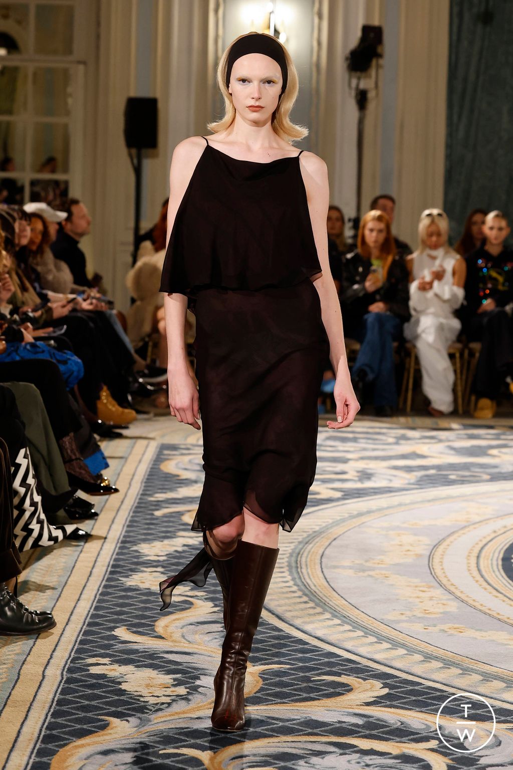 Fashion Week London Fall/Winter 2024 look 1 from the Conner Ives collection 女装