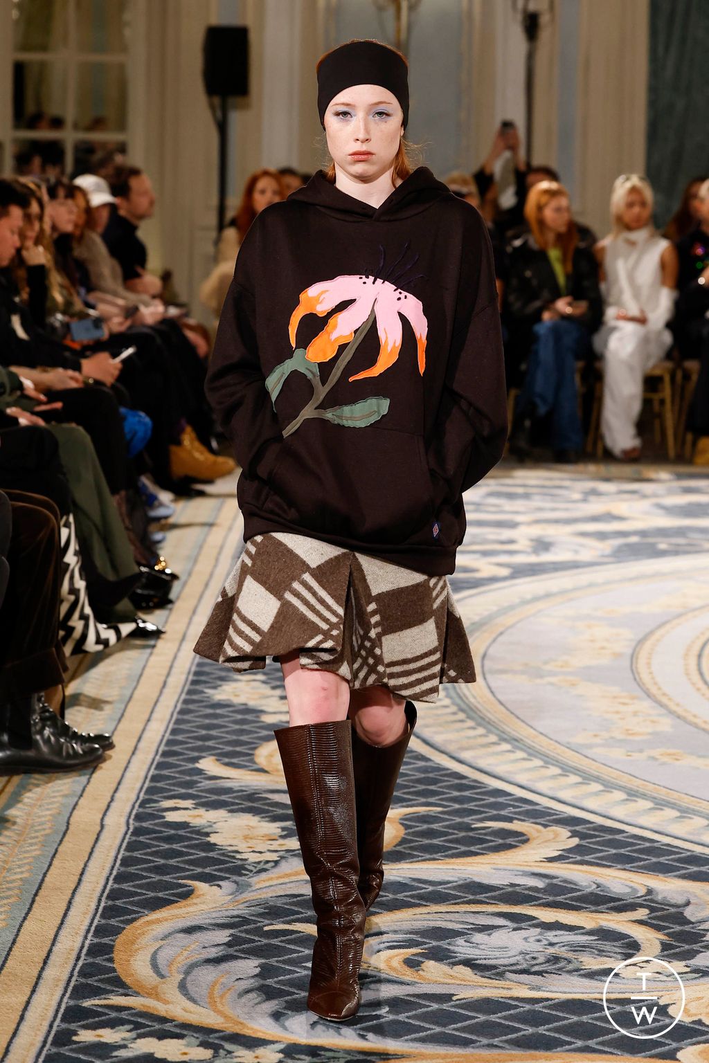 Fashion Week London Fall/Winter 2024 look 15 from the Conner Ives collection 女装