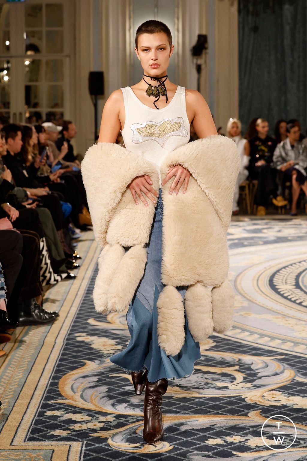Fashion Week London Fall/Winter 2024 look 20 de la collection Conner Ives womenswear