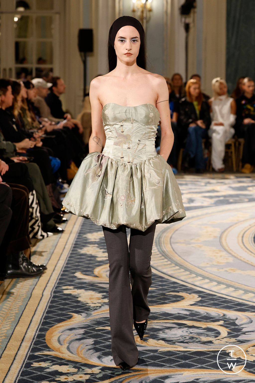 Fashion Week London Fall/Winter 2024 look 23 de la collection Conner Ives womenswear