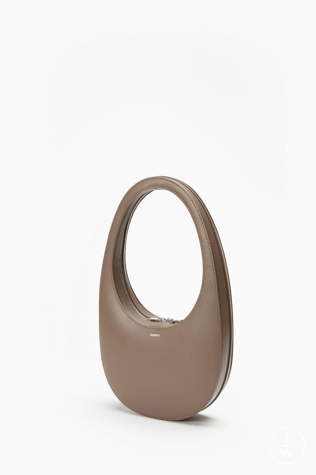 Fashion Week Paris Fall/Winter 2025 look 1 from the Coperni collection 女装配饰