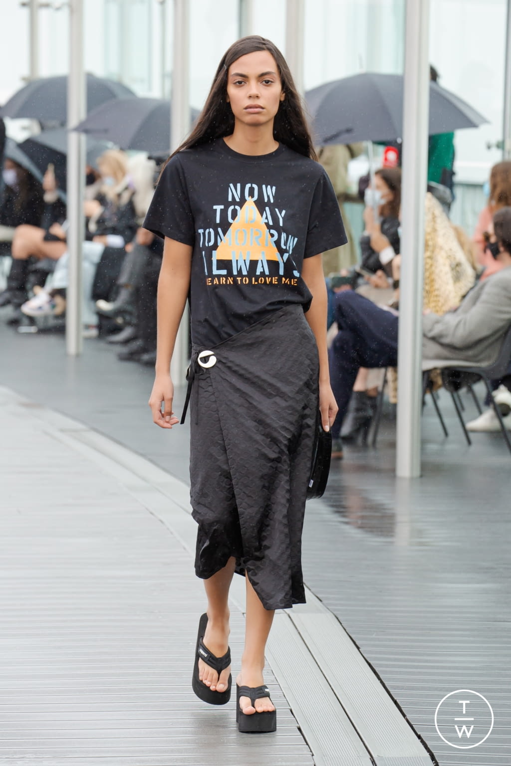 Fashion Week Paris Spring/Summer 2021 look 25 from the Coperni collection 女装