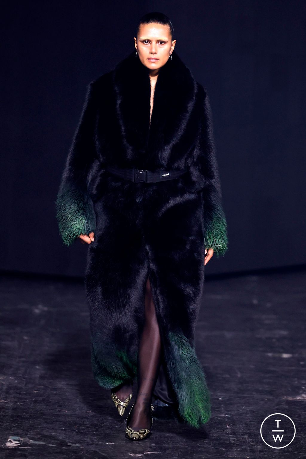 Fashion Week Paris Fall/Winter 2024 look 10 de la collection Coperni womenswear