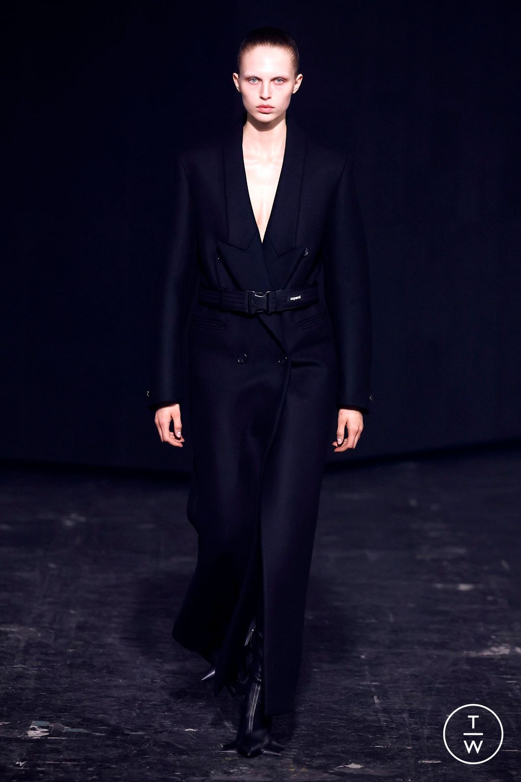 Fashion Week Paris Fall/Winter 2024 look 30 from the Coperni collection 女装