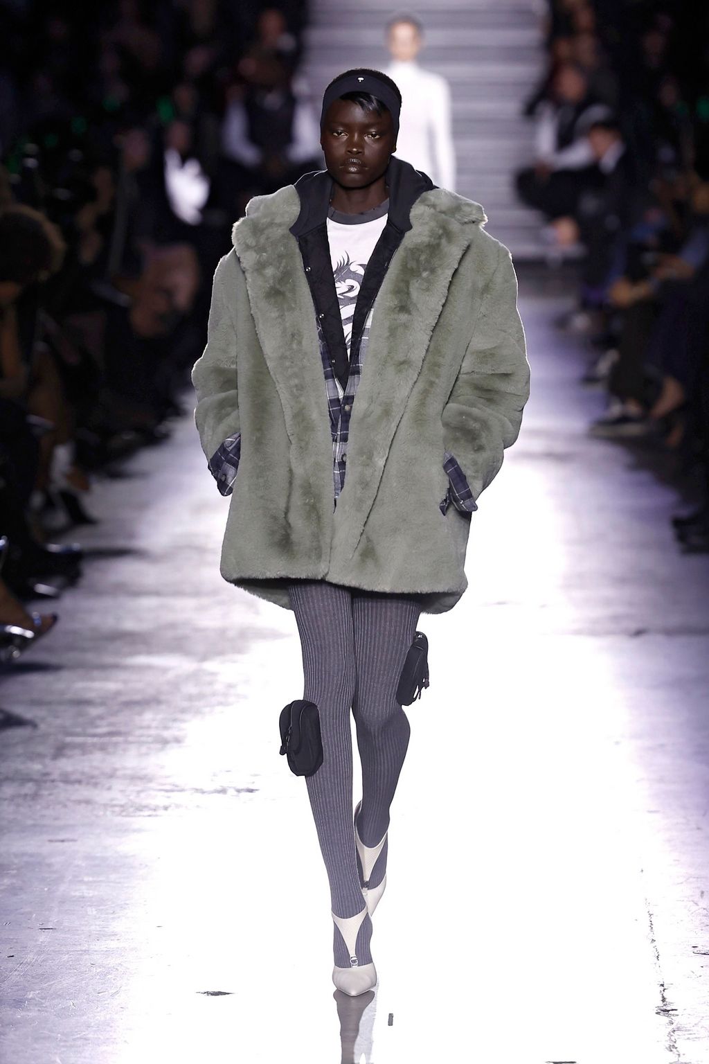 Fashion Week Paris Fall/Winter 2025 look 6 de la collection Coperni womenswear
