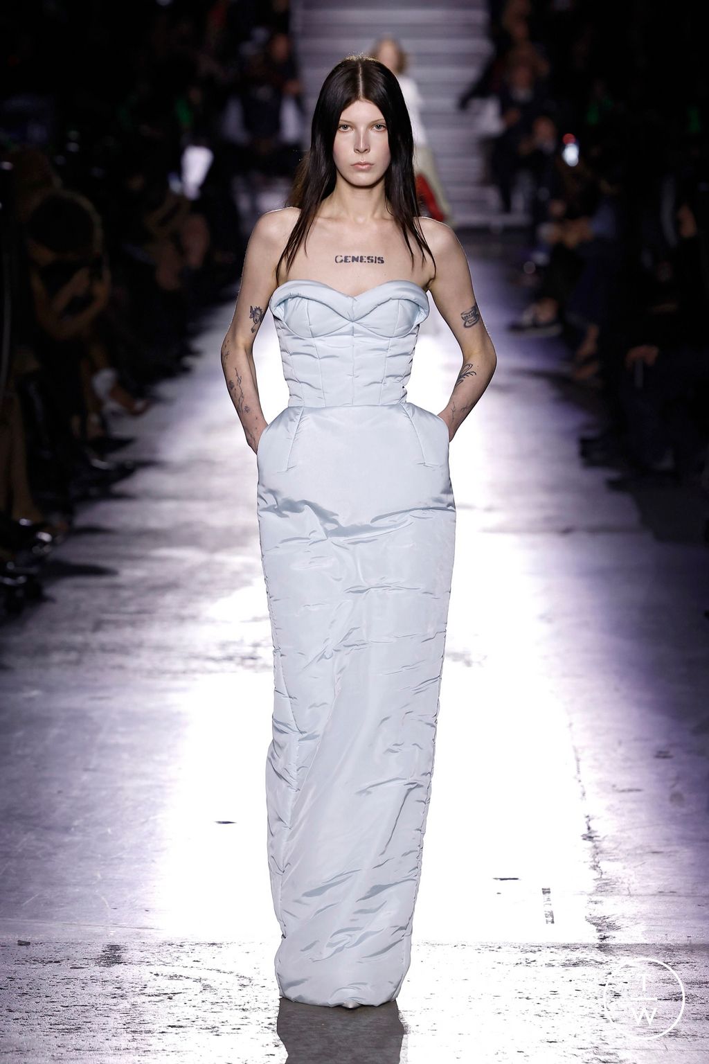 Fashion Week Paris Fall/Winter 2025 look 40 de la collection Coperni womenswear