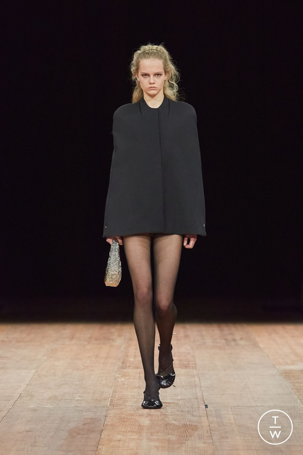 Fashion Week Paris Fall/Winter 2023 look 2 de la collection Coperni womenswear
