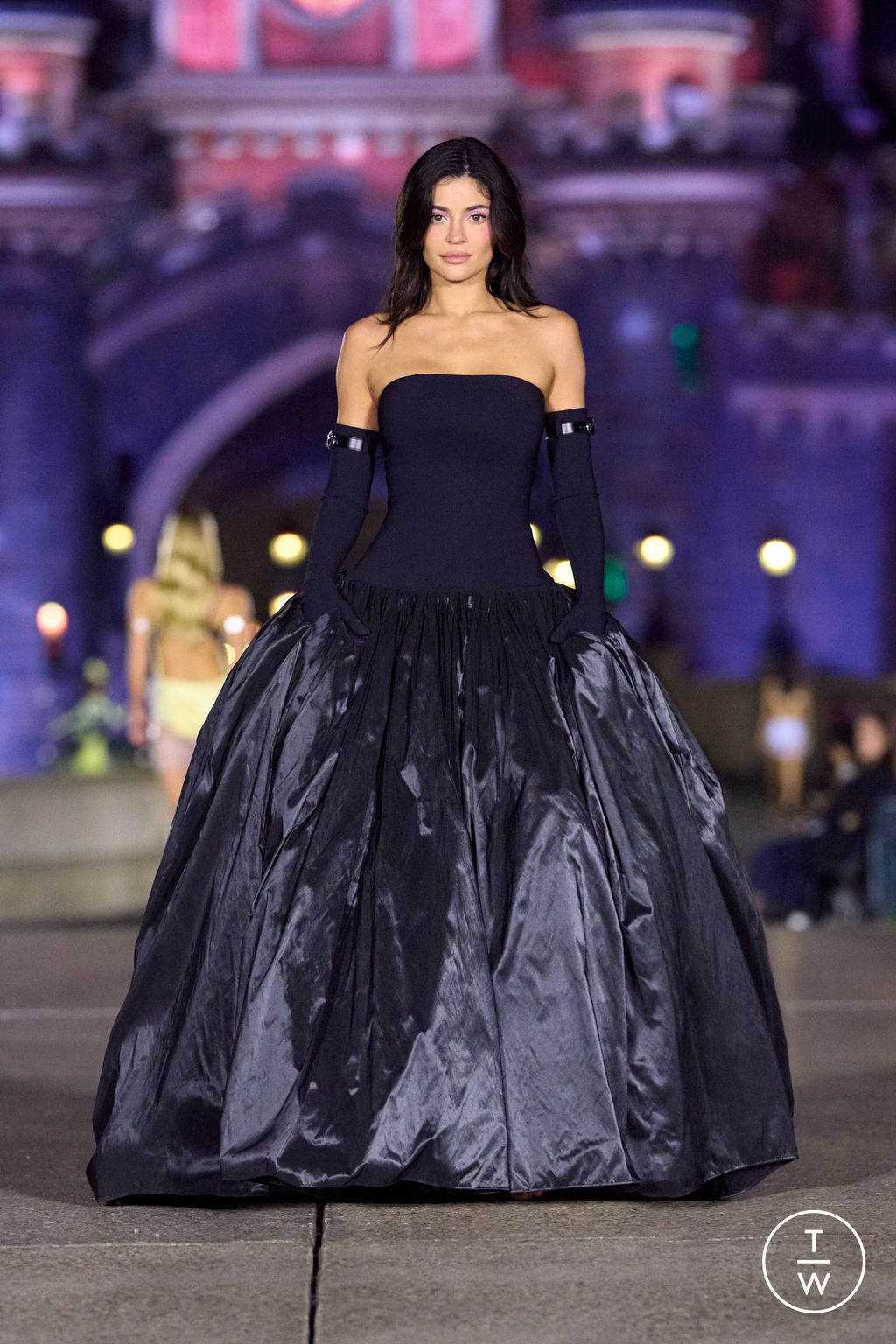 Fashion Week Paris Spring/Summer 2025 look 49 from the Coperni collection 女装