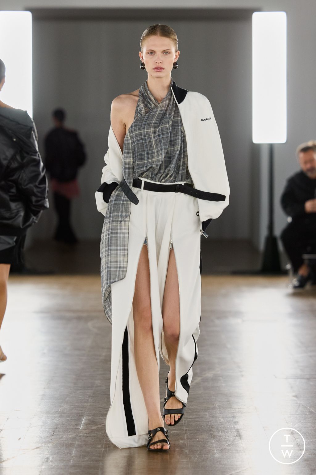Fashion Week Paris Spring/Summer 2026 look 21 from the Coperni collection womenswear