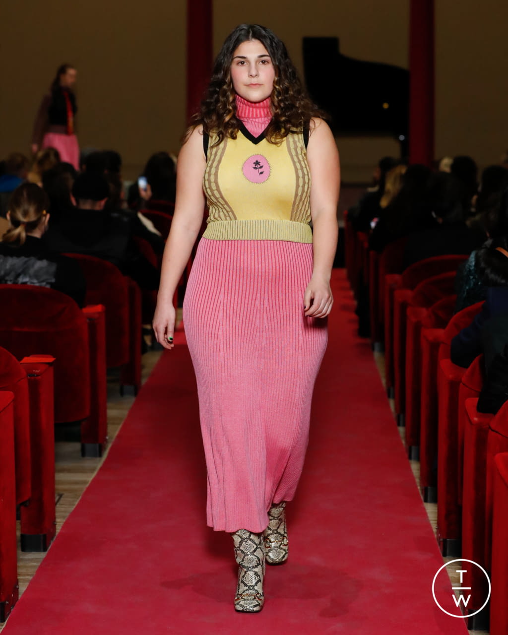 Fashion Week Milan Fall/Winter 2022 look 39 de la collection Cormio womenswear